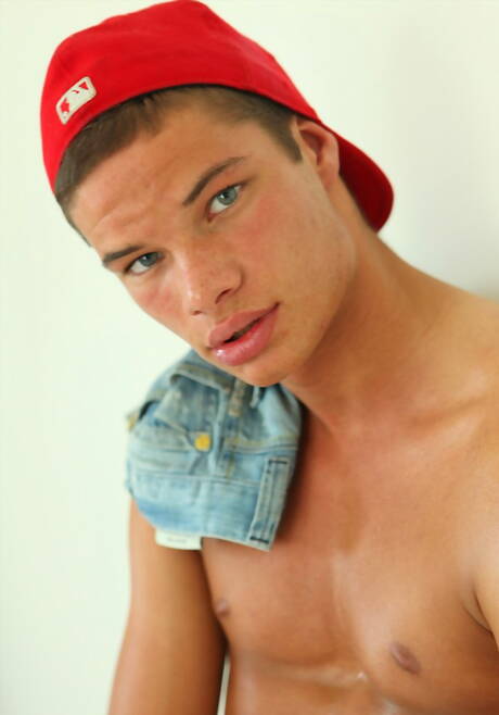 公牛 Sandor Endris 展現出強健的體魄