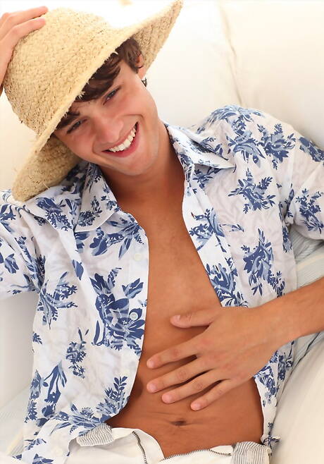 Czech hunk Andre Boleyn jerk off his dick in shower