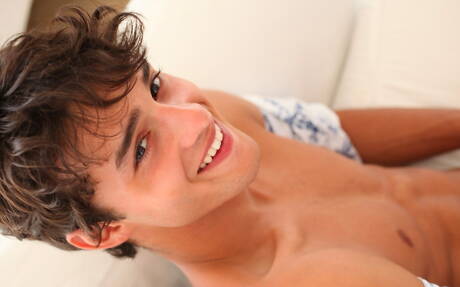 Czech hunk Andre Boleyn jerk off his dick in shower