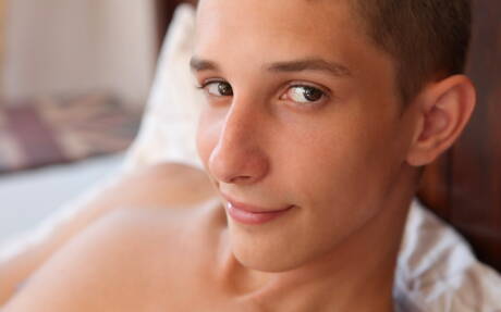 捷克年輕帥哥 Kevin Ateah 享受快樂