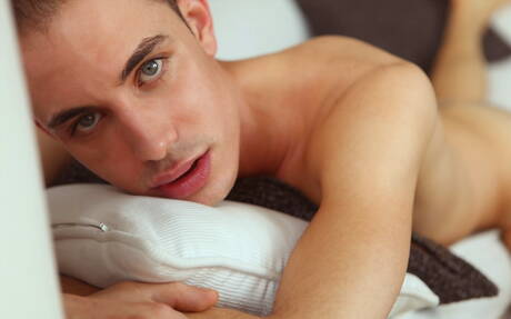 Hunk Raul get naked and showing his butt