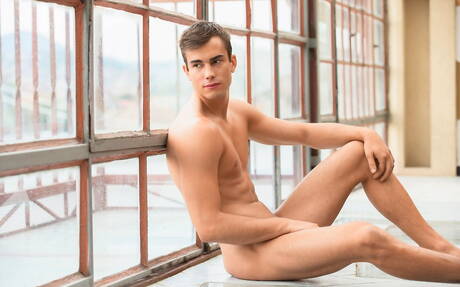 Czech beefcake Claude Sorel posing nude