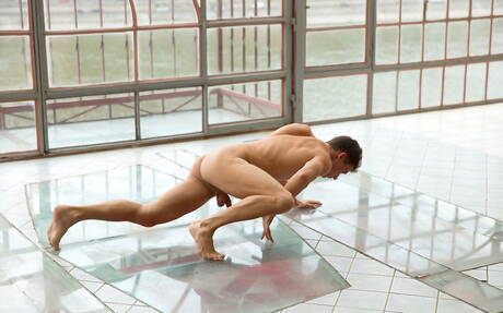 Czech muscular Gino Mosca having a pleasure