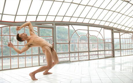 捷克肌肉發達的吉諾·莫斯卡享受快樂