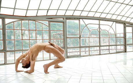 捷克肌肉發達的吉諾·莫斯卡享受快樂