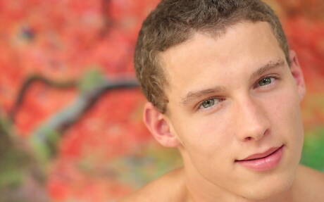 Czech superstud Jon Kael undressing and showing tight butt