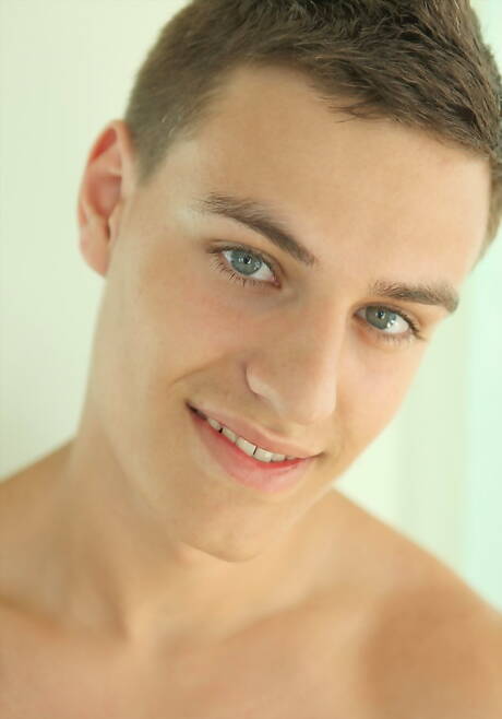 Belami Online: Well-built Landon Mitchell posing naked and showing nice ass