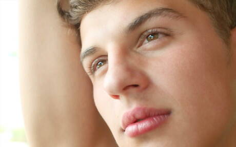 斯洛伐克小鮮肉Dylan Maguire在戶外裸體秀出性感臀部