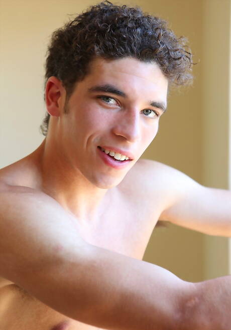 Amerykański przystojniak Austin Merrick masturbuje się