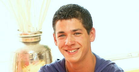 Junger Kerl Marc beim Wichsen