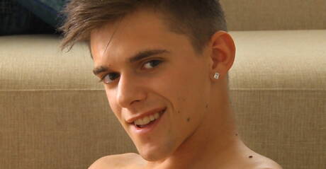 捷克年輕人托尼·康拉德用他的雞巴自慰