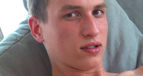 El joven Matt Yurman se masturba la polla