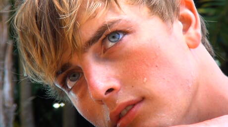 Belami Online: American muscular Mick Lovell jerk off outside