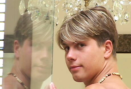 Czech stud Josh Elliot wanking in bathroom