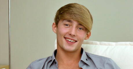 Twink Jason provocando seu pau