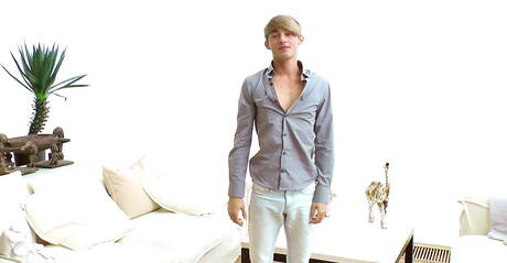 Twink Jason provocando seu pau