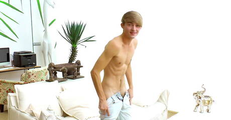 Twink Jason provocando seu pau