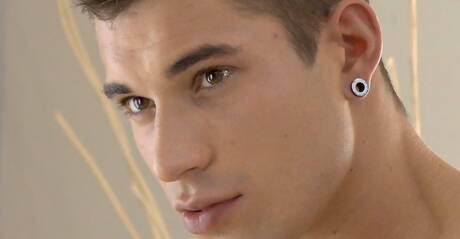 Bodybuilder Frank Miller jack off his dick