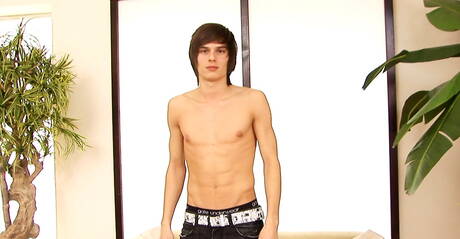 Tsjechische husky-man Cameron Buirski masturbeert