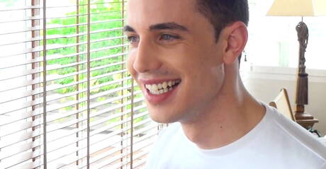 El forzudo Raúl se masturba