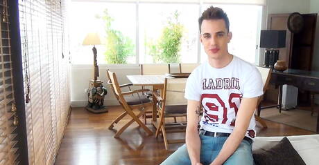 El forzudo Raúl se masturba