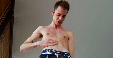 El forzudo Raúl se masturba