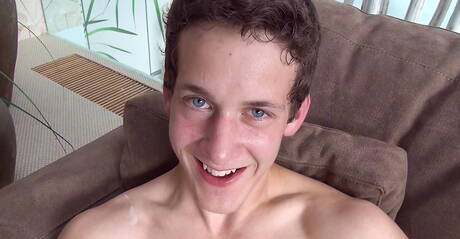 Czech superstud Chris Hoyt masturbating