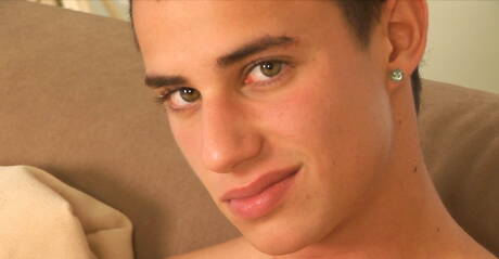 Alex musculoso se burla de su polla al aire libre