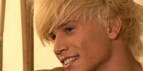 Belami Online: Le super étalon Ken Cameron pose nu