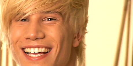 Le super étalon Ken Cameron pose nu