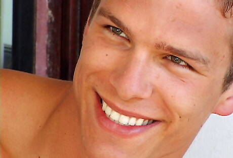 Muscular Joey Amis posing nude and showing hot ass outdoor