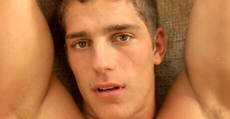 Belami Online: Czech beefy Ariel Vanean teasing his cock in hot shower