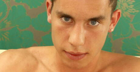 Silny byk będzie masturbował się