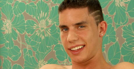 Silny byk będzie masturbował się