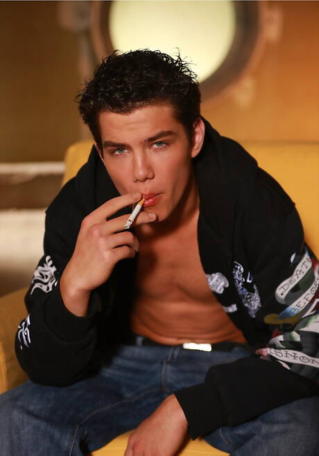 Czech strongman Adam Archuleta shows a beautiful body