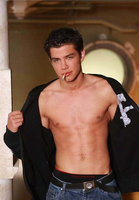 Czech strongman Adam Archuleta shows a beautiful body