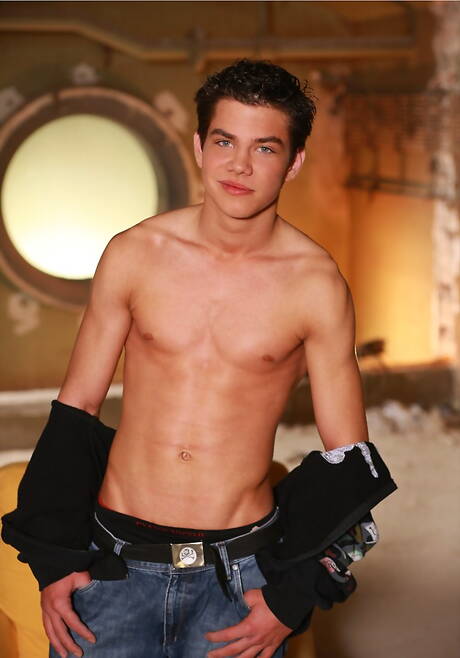 Czech strongman Adam Archuleta shows a beautiful body