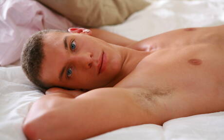 O durão Jaime Ranch posando nu e mostrando a bunda gostosa