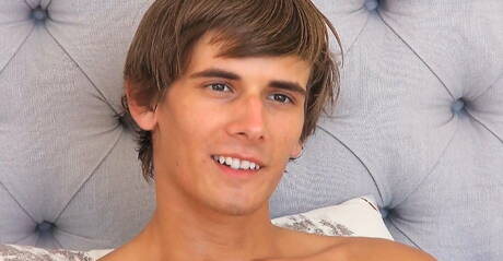 Czech young dude Gregg Meyjes masturbating in hot shower