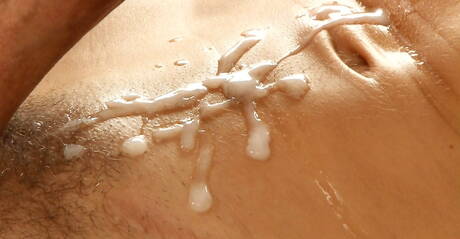 Der tschechische Schönling Gregg Meyjes hat Vergnügen beim Duschen