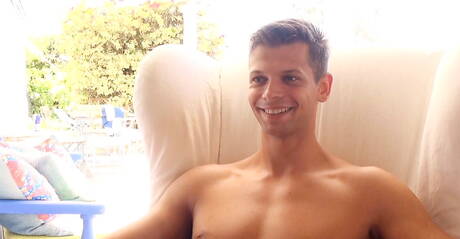 Der slowakische harte Kerl Rhys Jagger wichst seinen Schwanz in einer heißen Dusche