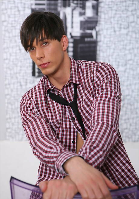 Bull Antonio Karalli posing nude and showing his ass