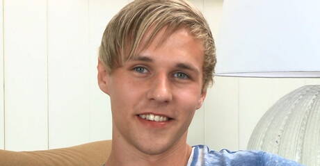 Mikko musclé se branle la bite