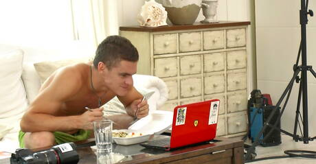 Heiße tschechische Jungs Adam Archuleta und Scott Reeves haben einen guten Oralsex