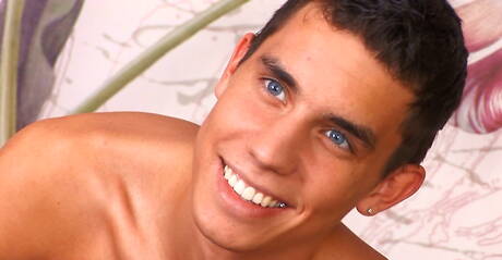 Hunk Will Cooper speelt met pik