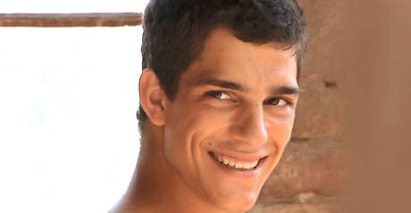 Il muscoloso ceco Ariel Vanean si masturba