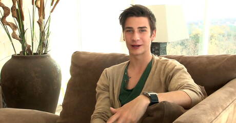 American pretty boy Nate Donaghy jack off his cock