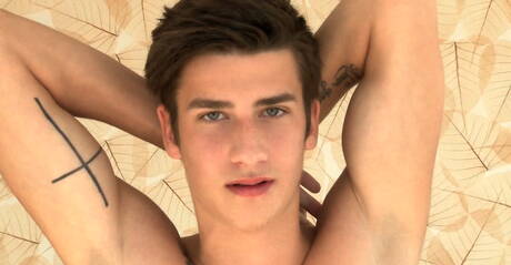 American pretty boy Nate Donaghy jack off his cock