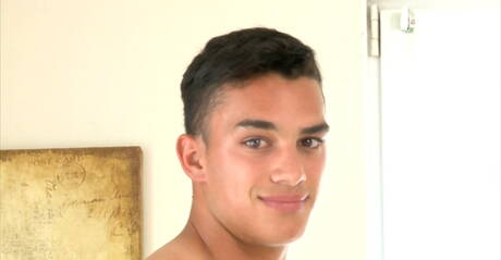 Latino beefy Miguel Estevez jack off his dick