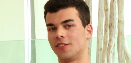 Husky guy Lino Belucci jerk off his dick